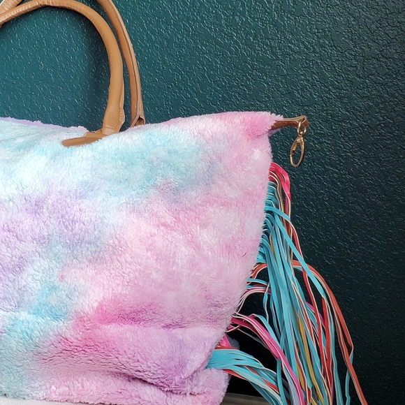 Tye Dye Print Fringe Weekender Bag - Picture 3 of 3